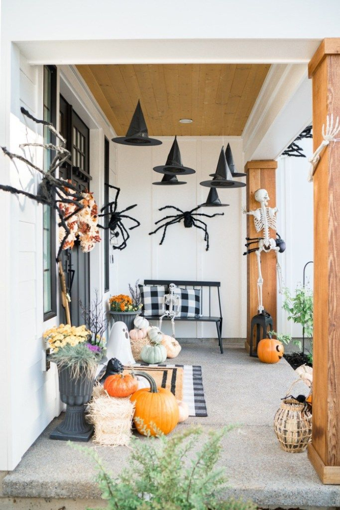 Spooktacular Outdoor Halloween Decor Ideas For Your Home!